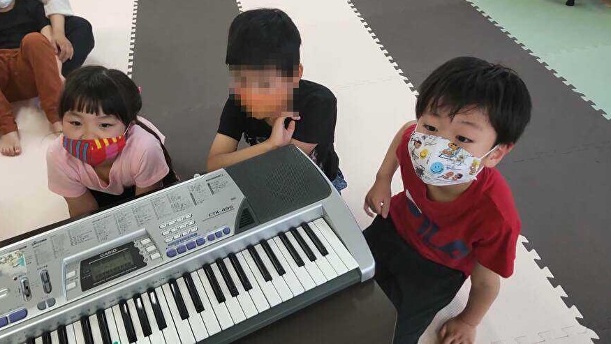 京都府乙訓郡向日市の放課後等デイサービスASTEP（アステップ）音楽活動（リトミック）