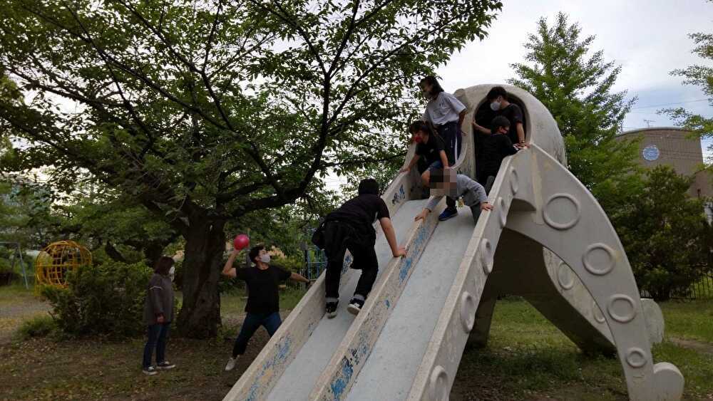 京都府乙訓郡向日市の放課後等デイサービスASTEP（アステップ）公園遊び（転がしドッジ）