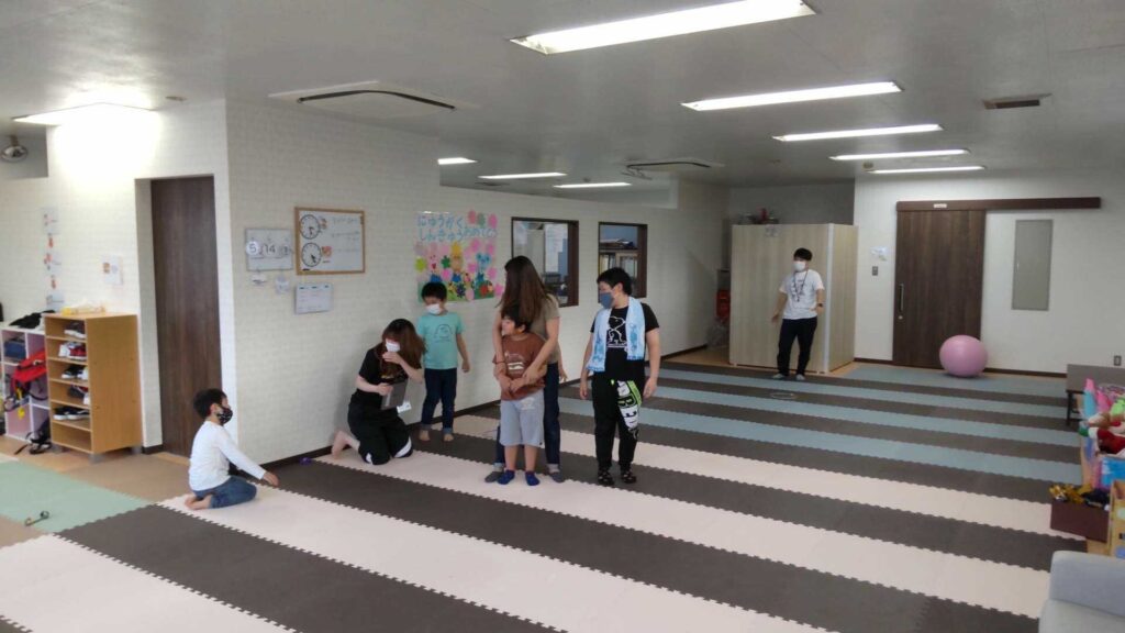 京都府乙訓郡向日市の放課後等デイサービスASTEP（アステップ）ものまねサーキット