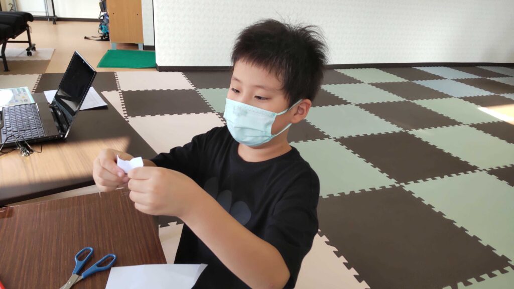 個別課題に取り組む子ども