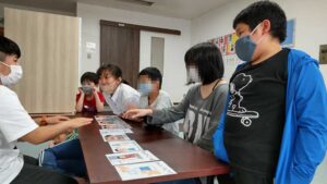 京都府乙訓郡向日市の放課後等デイサービスASTEP（アステップ）LST:ルーティンワーク（手洗い）に取り組む様子