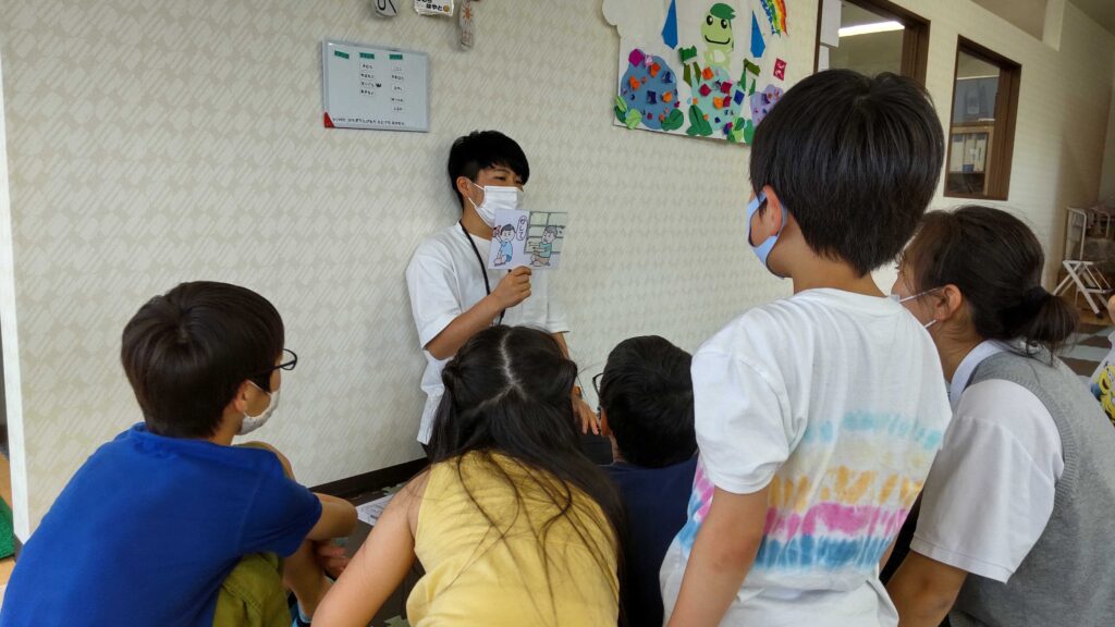 SST（ソーシャルスキルトレーニング）で対人関係について学ぶ子どもたち