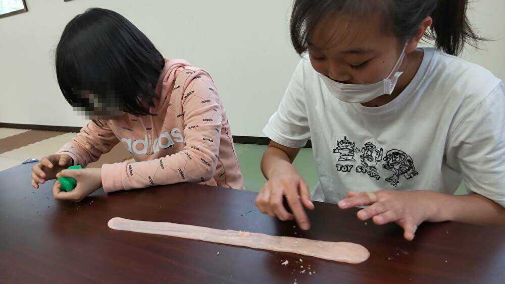 五感を刺激するスライム遊び
