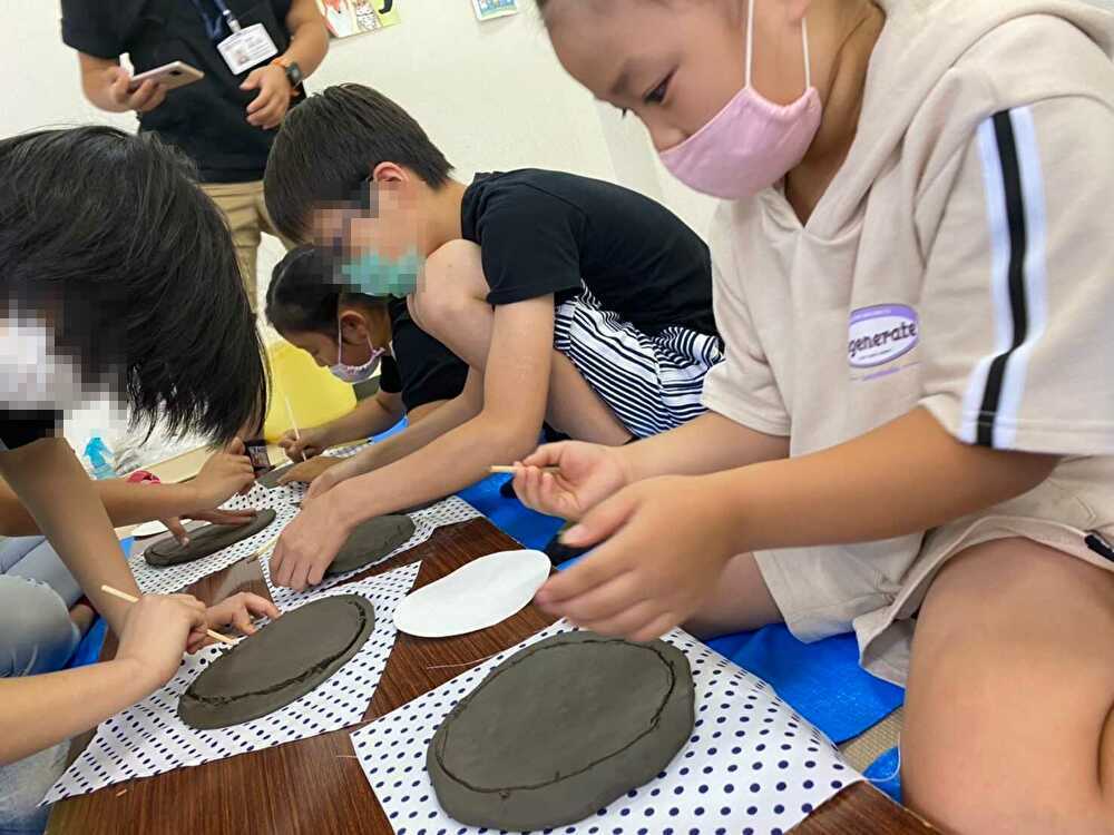 京都府乙訓郡向日市の放課後等デイサービスASTEP（アステップ）陶芸体験の様子