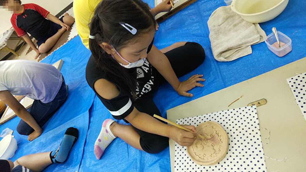 京都府乙訓郡向日市の放課後等デイサービスASTEP（アステップ）陶芸体験の様子