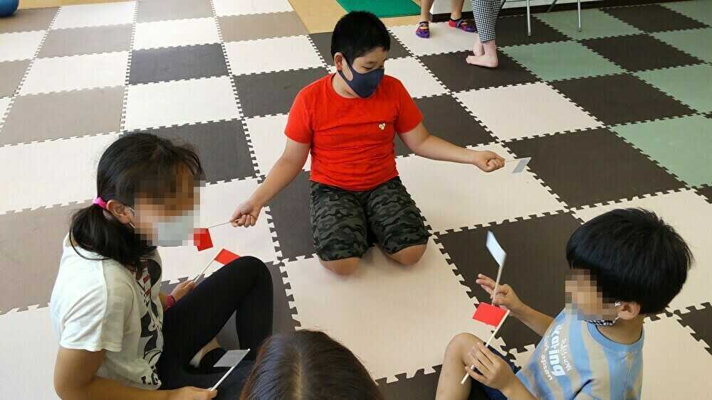 室内活動（旗揚げゲーム）