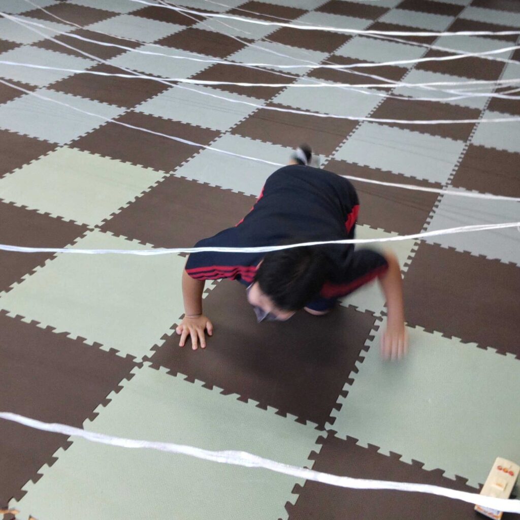 運動療育『レーザーゲーム』の様子