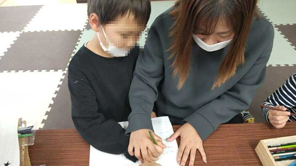 LST（マイプロフィール作成）に取り組む子どもたちの様子