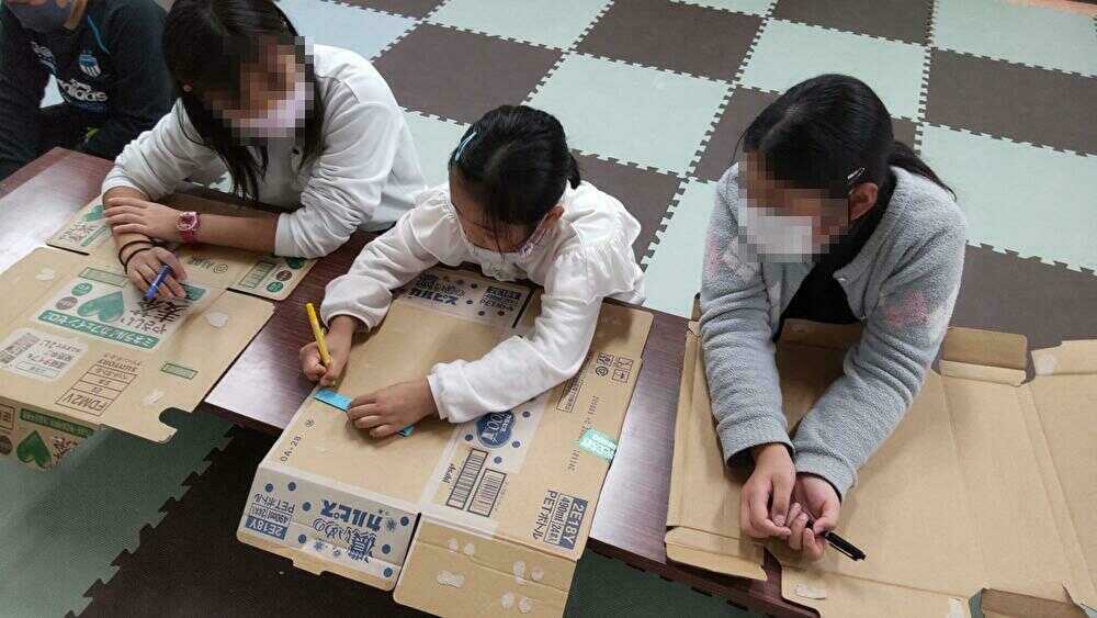 LST（マイプロフィール作成）に取り組む子どもたちの様子